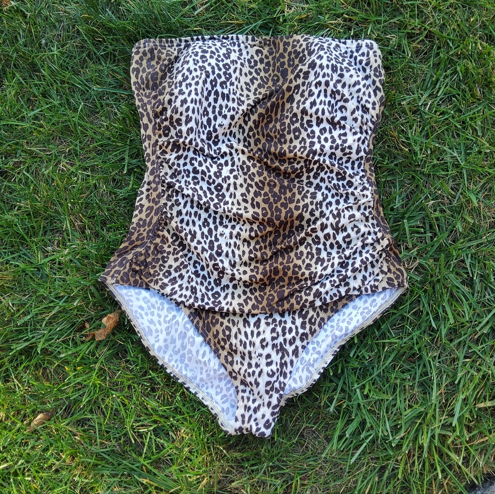TOMMY BAHAMA Leopard Print One-Piece Swimsuit Size 16 - Picture 1 of 3